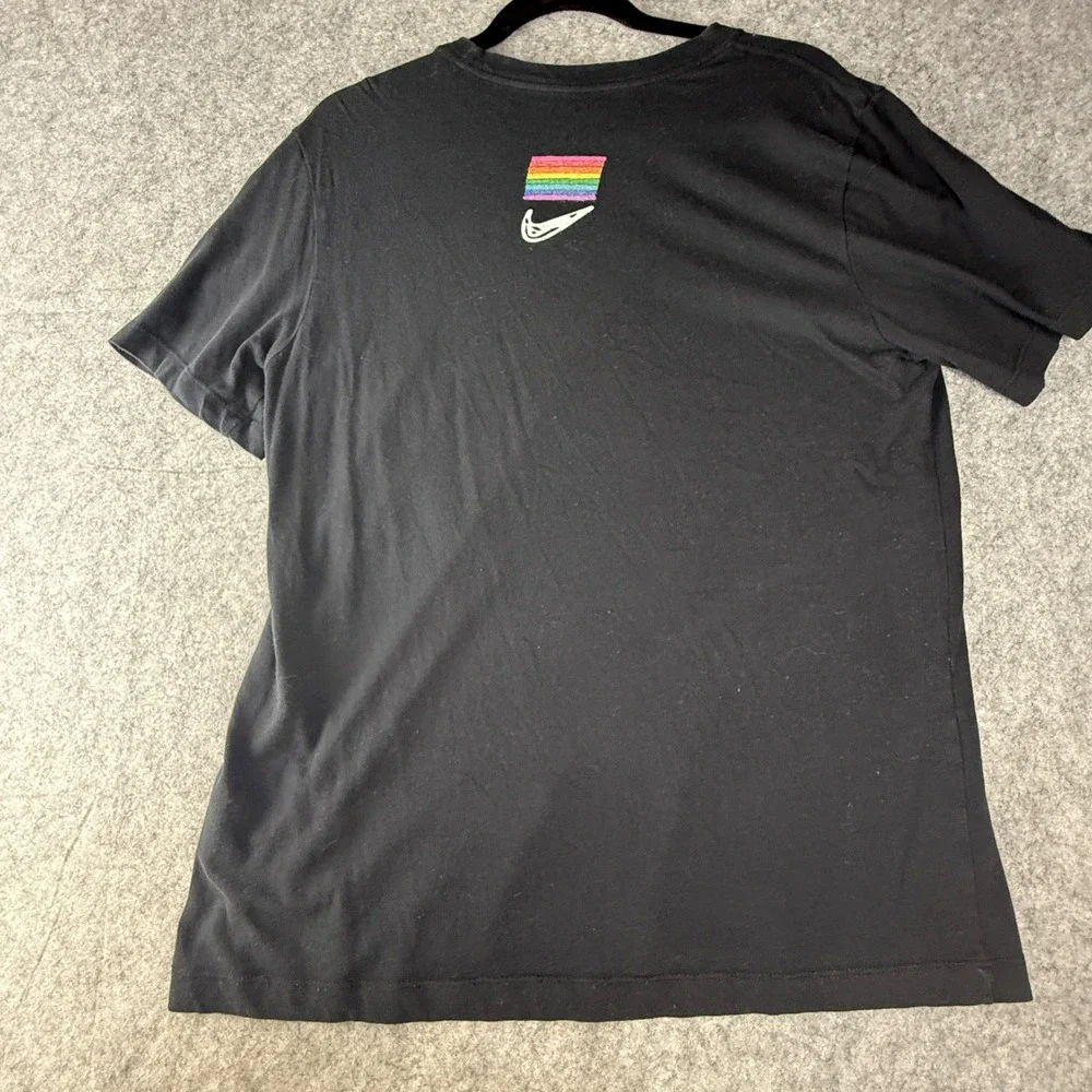 Nike Be True Dri-FIT Graphic T-Shirt Black Pride Love Courage Mens Medium